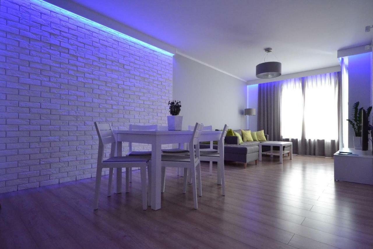 코워브제크 Grand De Luxe Solna 아파트 외부 사진